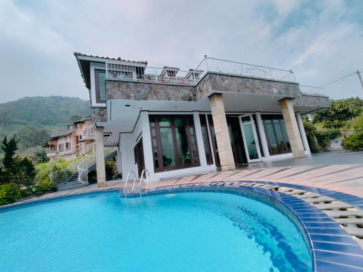 Villa Santika Puncak Pass Cimacan Exterior photo