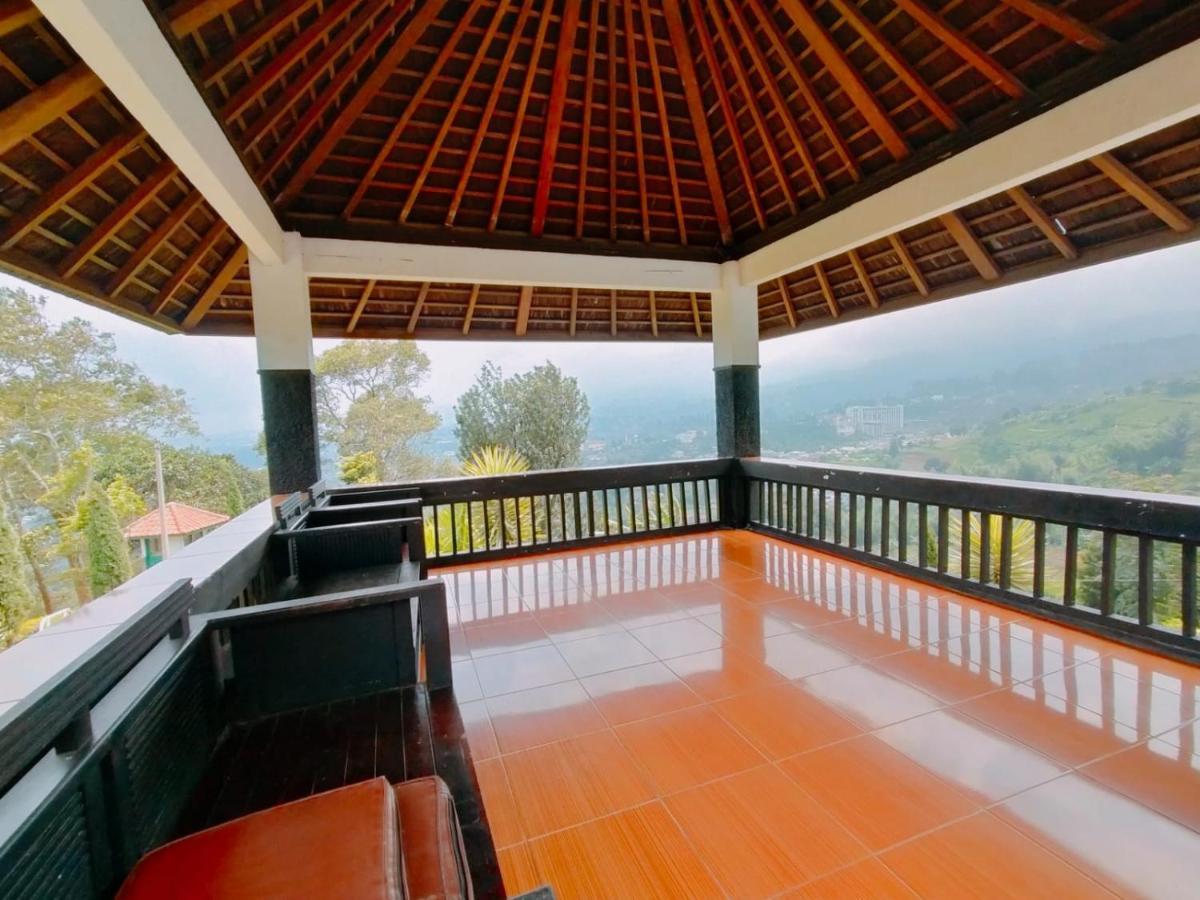 Villa Santika Puncak Pass Cimacan Exterior photo